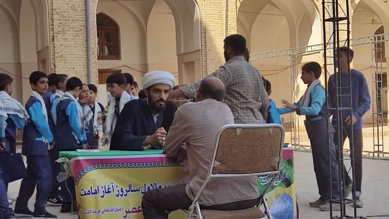 ایستگاه پاسخگویی به شبهات مهدویت در مصلی نماز جمعه یزد برپا شد