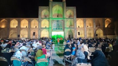 اجتماع بزرگ مردمی بیعت با امام عصر(عج) در حسینیه شهدای امیرچقماق یزد برگزار شد