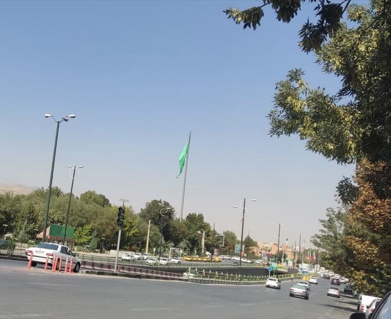 اهتزاز پرچم یا مهدی (عج) در میدان پژوهش همدان
