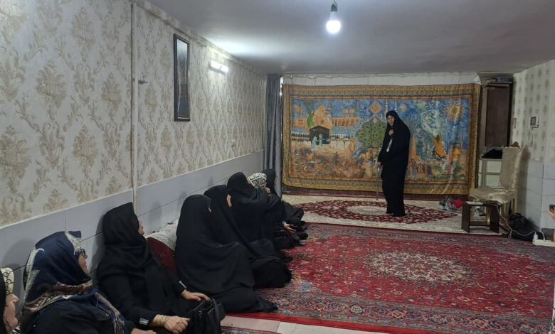 یک دوره کلاس آموزشی پرده خوانی مهدوی در حسینیه بیت الزهرا (س) شهرستان اراک برگزار شد