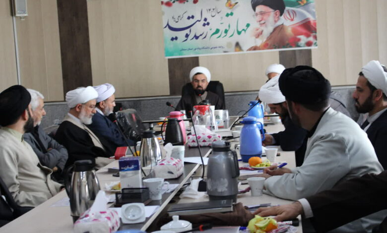 جلسه مشترک مدیر بنیاد با مسئولین دفاتر مقام معظم رهبری در 11 دانشگاه استان سمنان برگزار شد