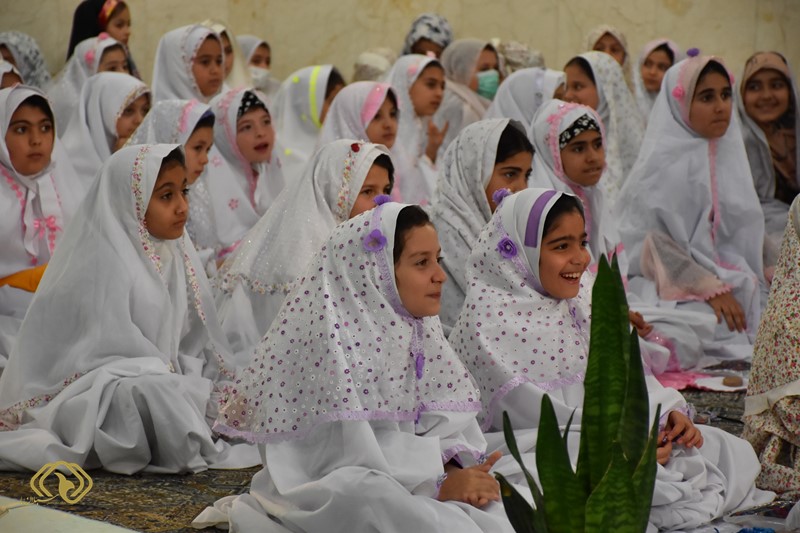 جشن تکلیف ۱۰۰ دانش‌آموز در جوار امامزاده سید صدرالدین اردبیل