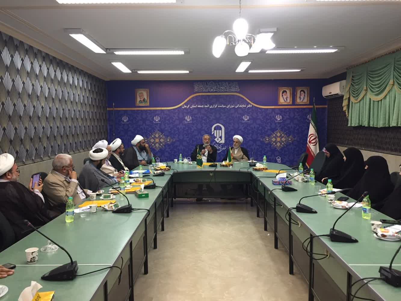 نشست مشترک کارشناسان نماز و مهدویت در کرمان با حضور دکتر زرهانی