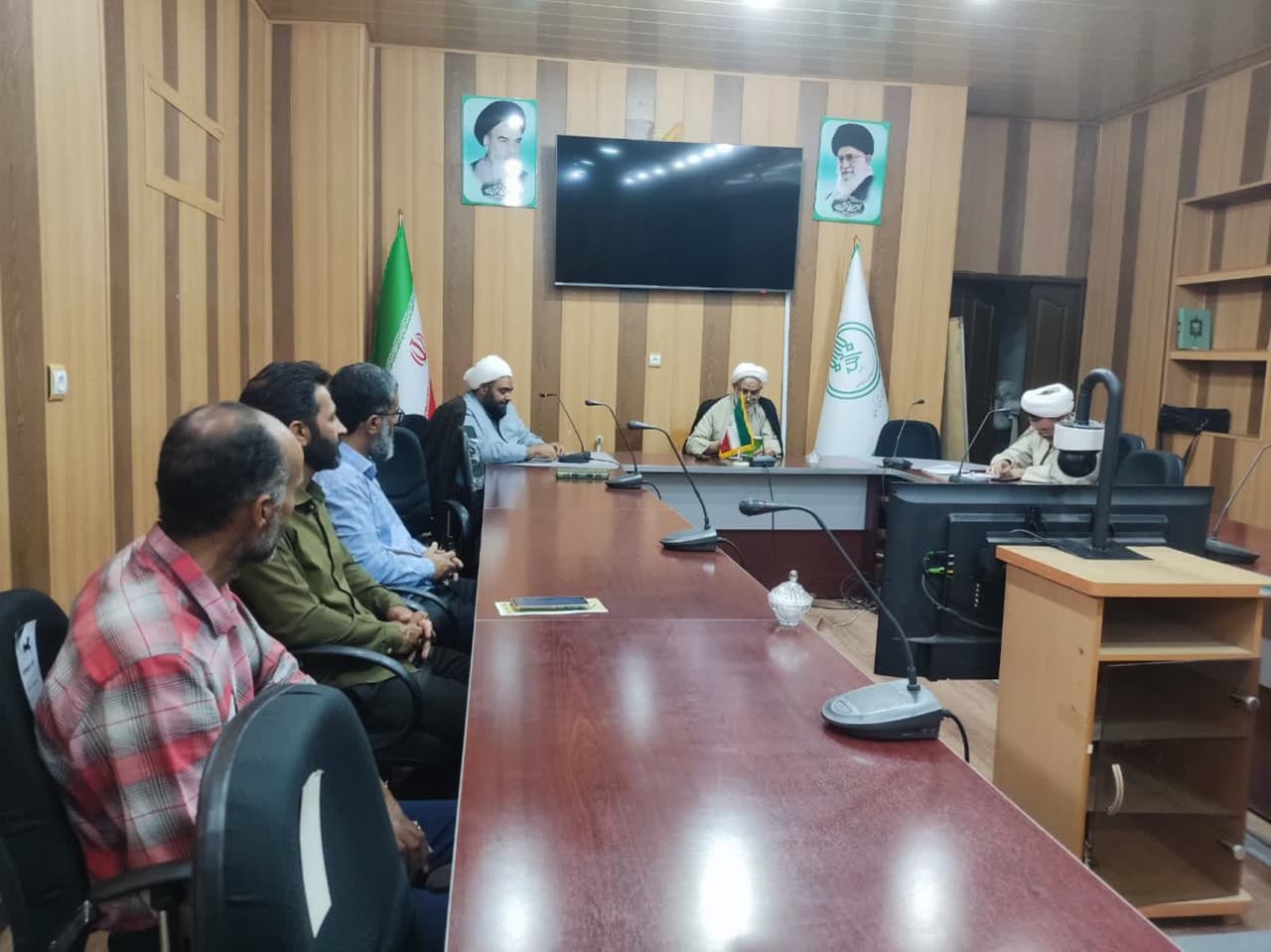 برگزاری جلسه با فعالان سه شنبه های مهدوی در کرمان