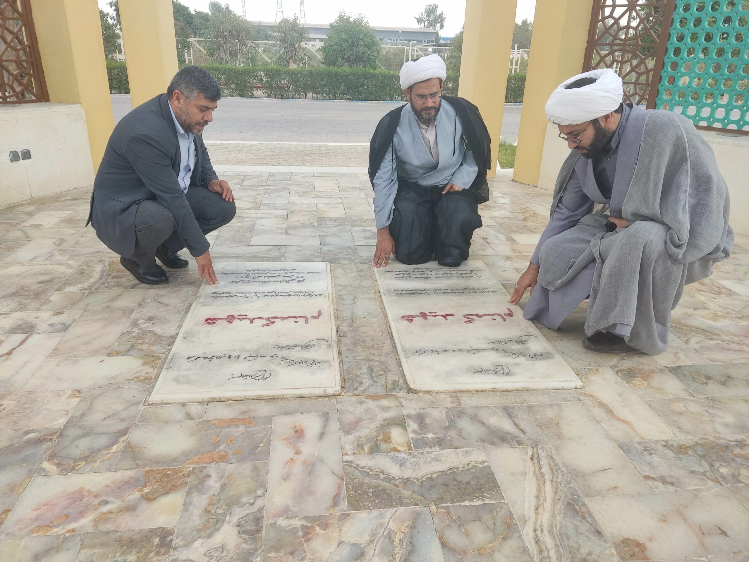 عصر روز چهارشنبه نوزدهم آذرماه حجت‌الاسلام والمسلمین جمالی مدیر بنیاد استان بوشهر باحضور در دفتر بنّازاده رئیس نیروگاه اتمی بوشهر با وی دیدار و گفتگو کرد.