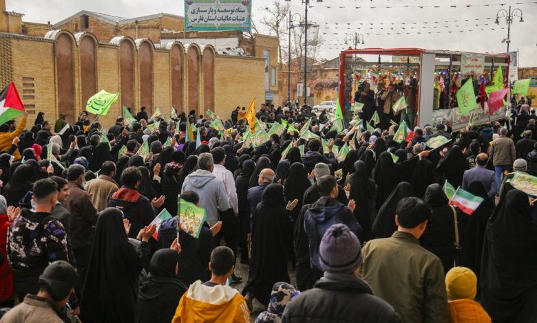 شاد پیمایی بارانی شیرازی ها در نیمه شعبان