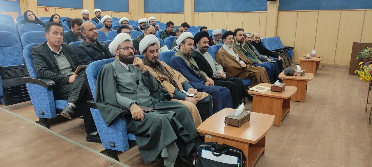 جلسه آموزشی رابطین فرهنگی صنعت آب و برق در همدان برگزار شد