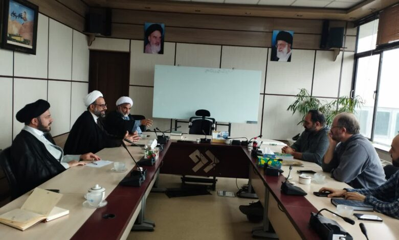 نشست مشترک با رئیس شبکه دو، مدیر گروه معارف شبکه دو و مجری برنامه پاورقی