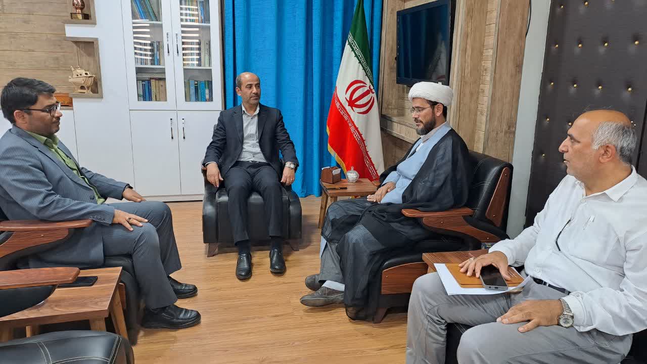 نشست هم‌اندیشی مدیر بنیاد استان بوشهر با فرماندار دشتی