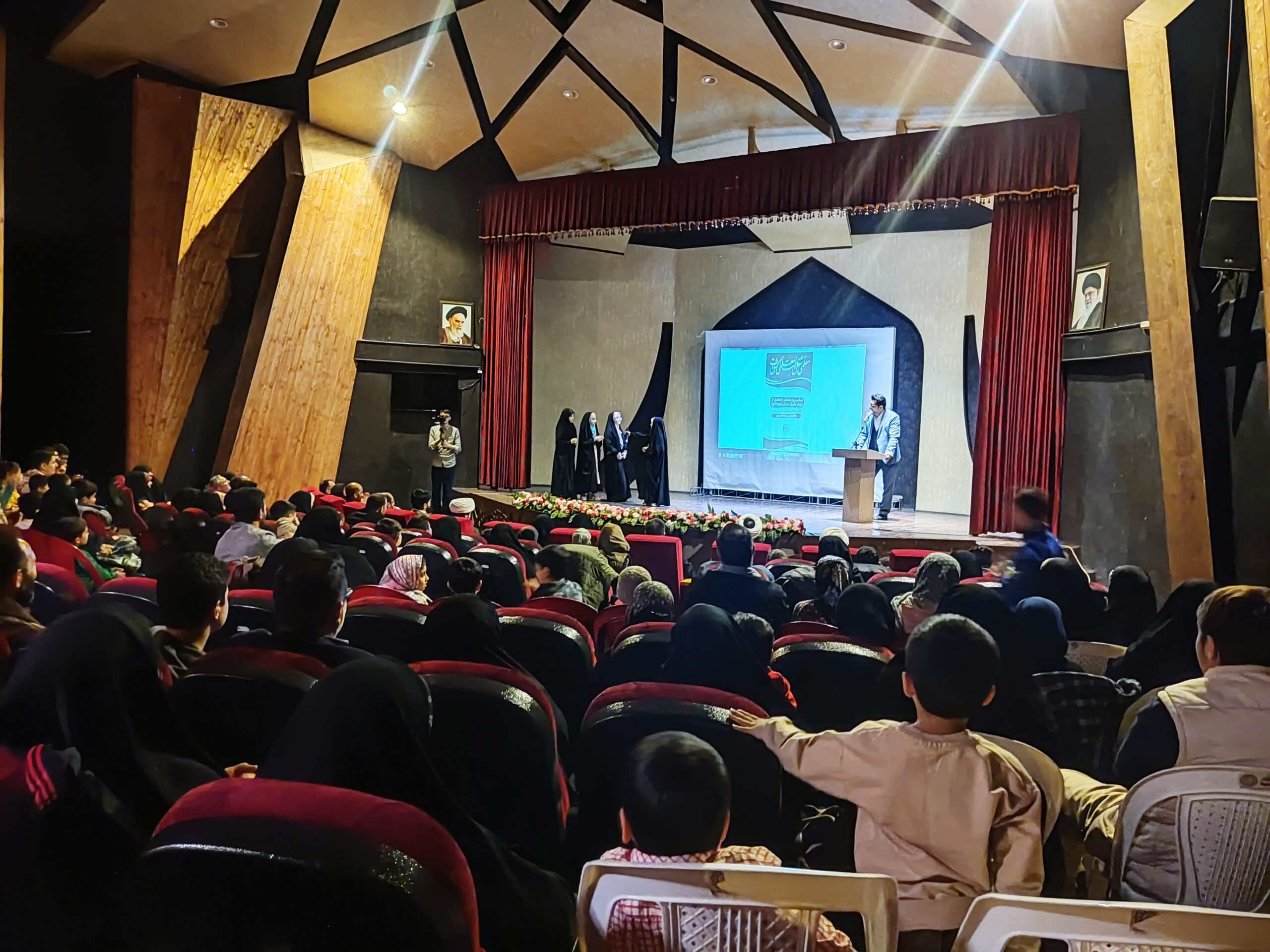 جشن دهه کرامت و تجلیل از مربیان مهدویت در اردبیل برگزار شد