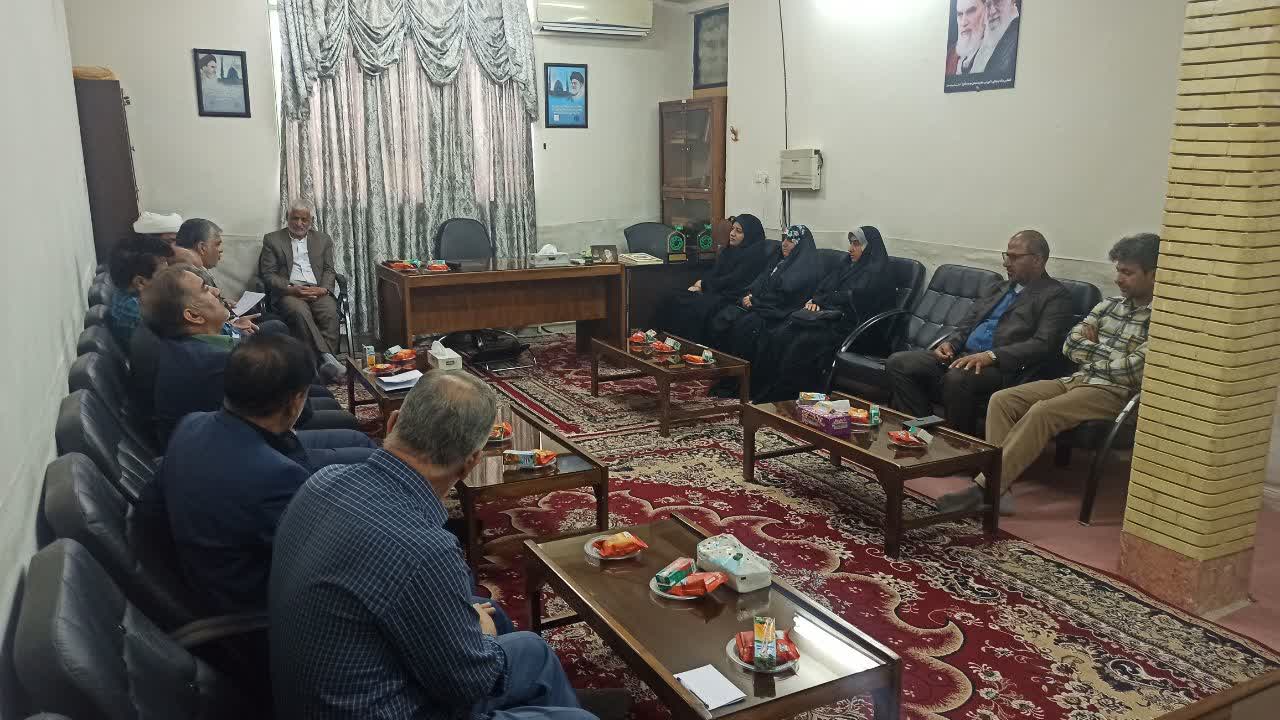تجلیل از برگزار کنندگان همایش بین‌المللی منجی و نجات بخشی 