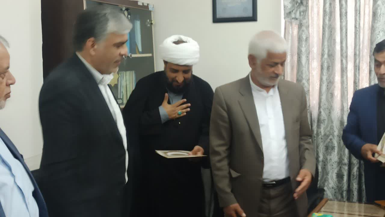 تجلیل از برگزار کنندگان همایش بین‌المللی منجی و نجات بخشی 