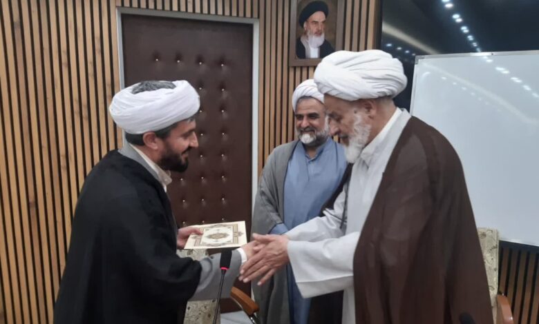 به مناسبت روز معلم از اساتید برتر مهدویت تجلیل به عمل آمد
