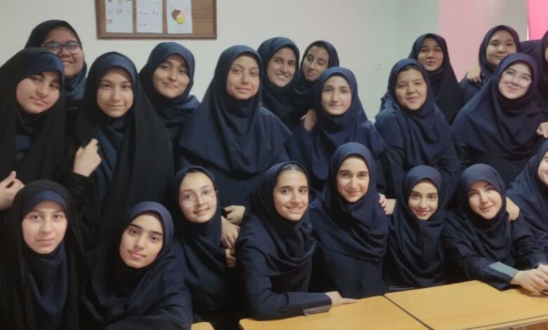 چهارصد نوجوان دبیرستان شاهد تکتم طی سال تحصیلی بامعرفت و محبت امام حی آشنا شدند