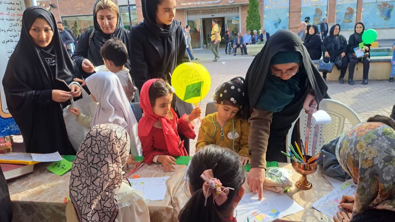 برپایی غرفه‌ی فرهنگی «غدیر» در مسیر جشن کیلومتری غدیر اردبیل