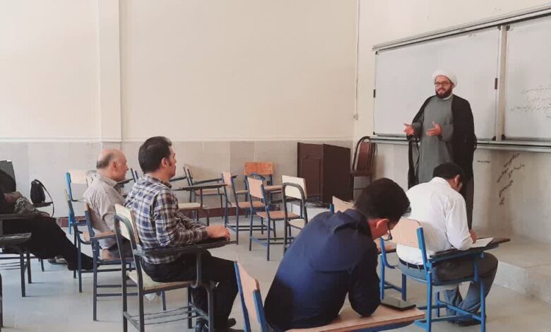 نشست تخصصی مهدویت و وظایف منتظران در زمان غیبت در دانشگاه آزاد خرم آباد