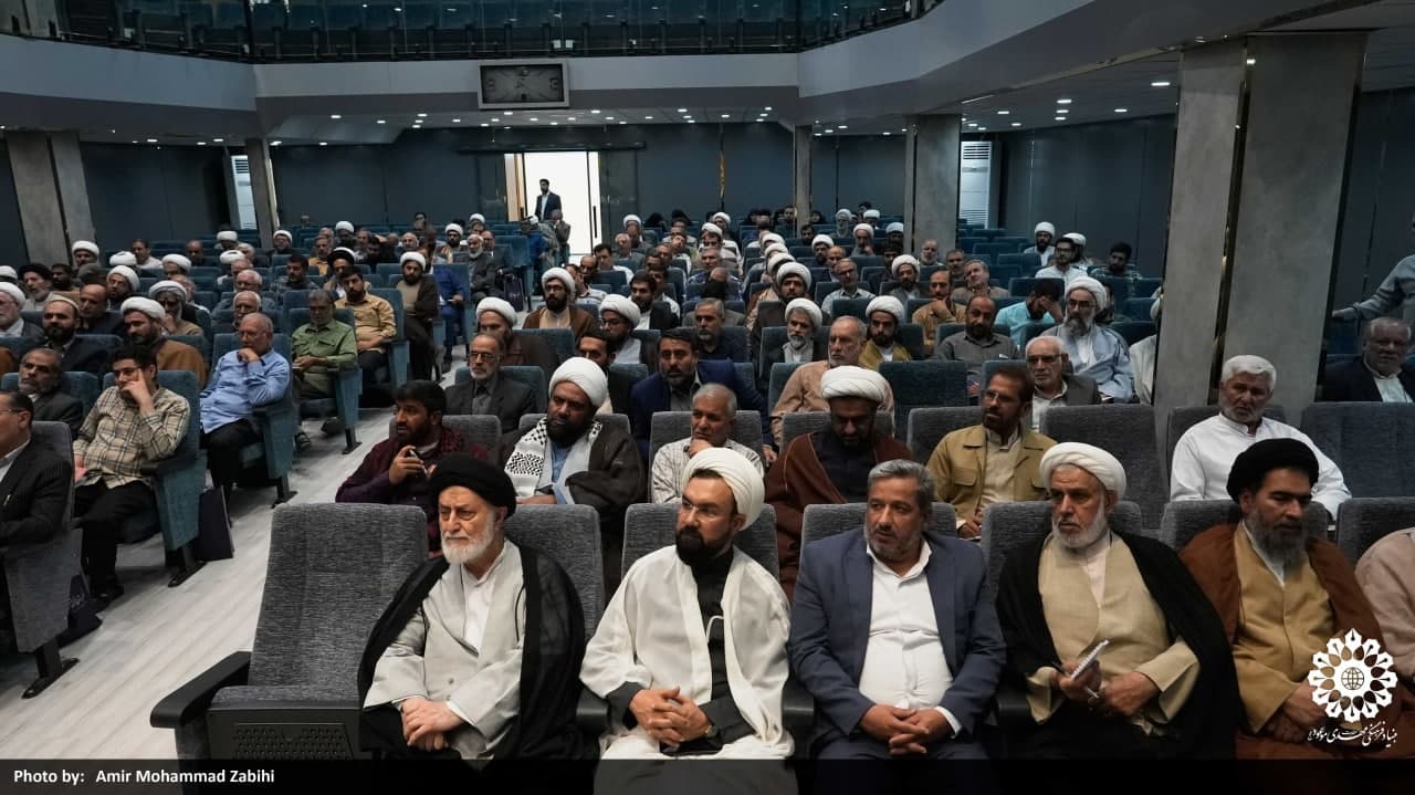 تجلیل از مدیر بنیاد فرهنگی حضرت مهدی موعود (عج) استان اردبیل در همایش سالانه قم