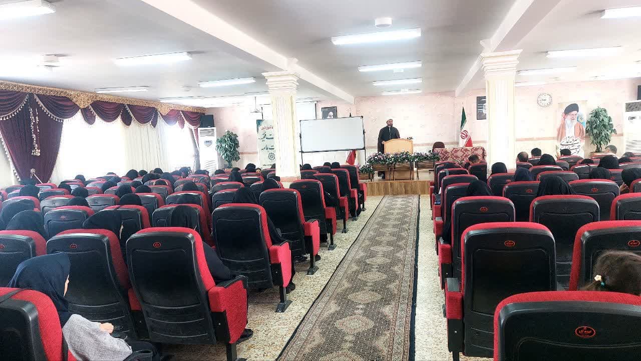 دوره ولایت فقیه و نیابت عامه در عصر غیبت در شهرستان میانه برگزار شد