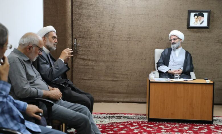جلسه تکریم و معارفه مدیر بنیاد استان سمنان با حضور امام جمعه برگزار شد