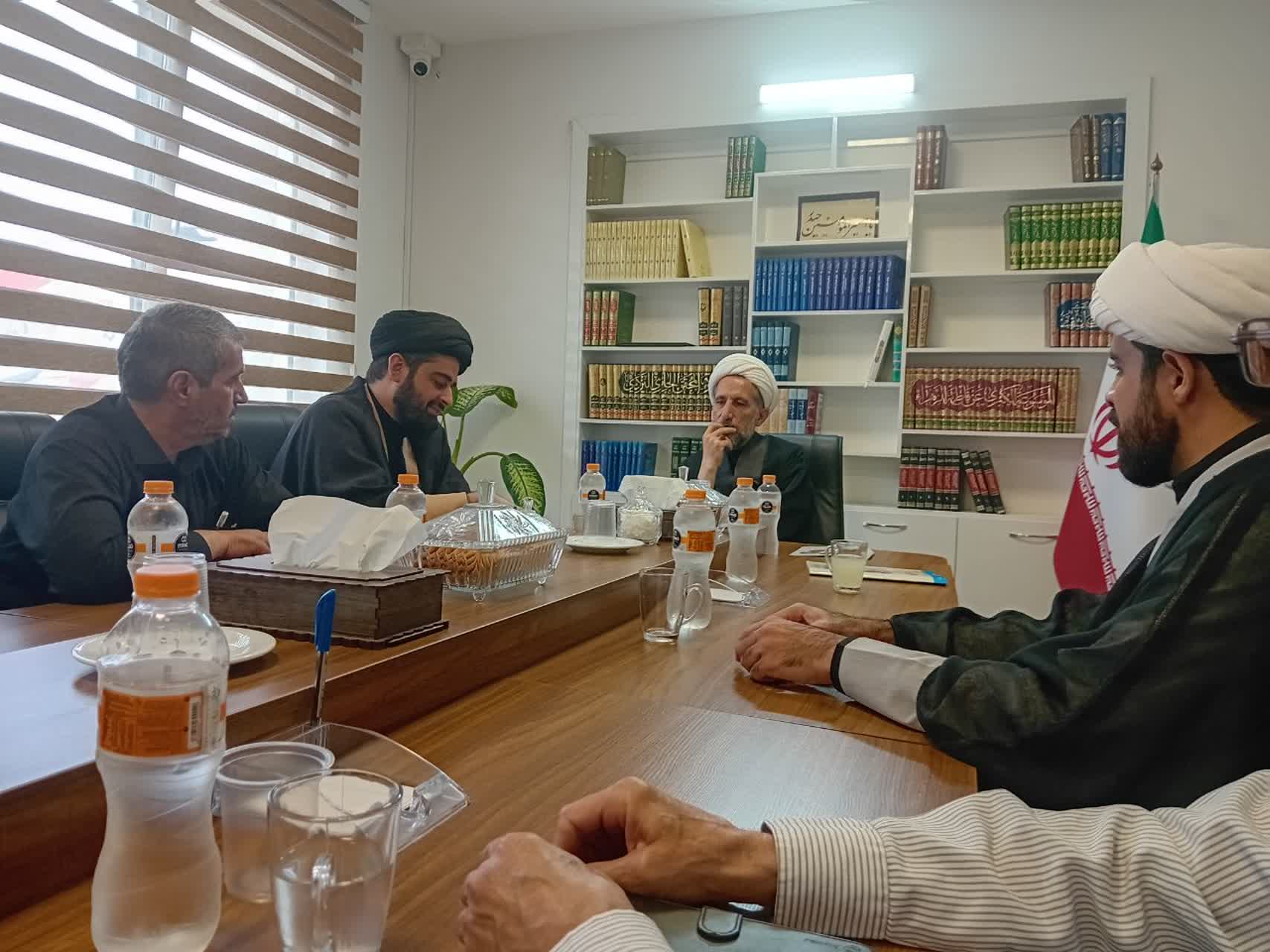دیدار اساتید مهدوی با نماینده ولی فقیه در استان قزوین