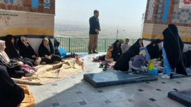 برگزاری دعای ندبه خانوادگی در جوار شهدای گمنام شیروان