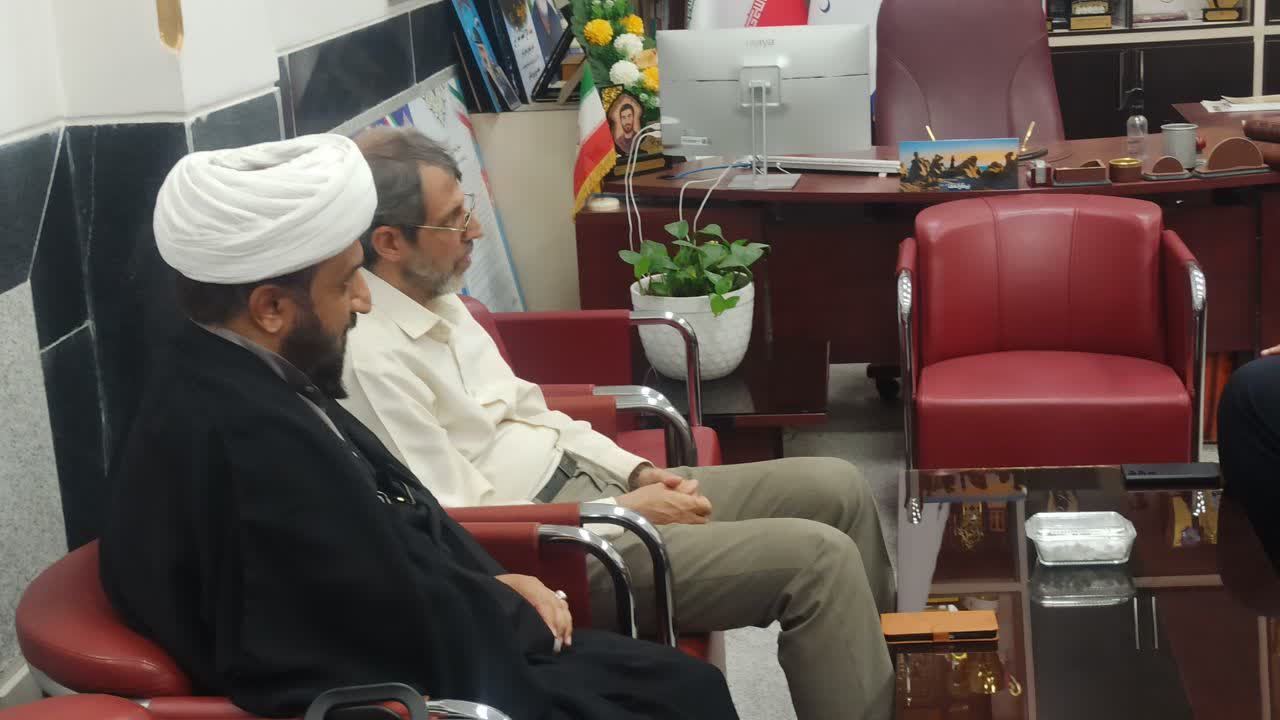 دیدار معاون نظارت و امور استانهای بنیاد مرکز با فرزند شهید لک زایی