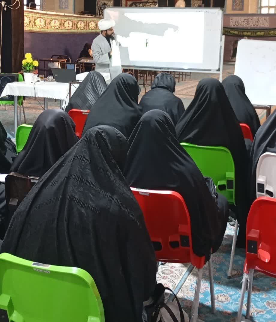 جلسه آموزشی «تربیت مهدوی با طعم بازی» در قم برگزار شد