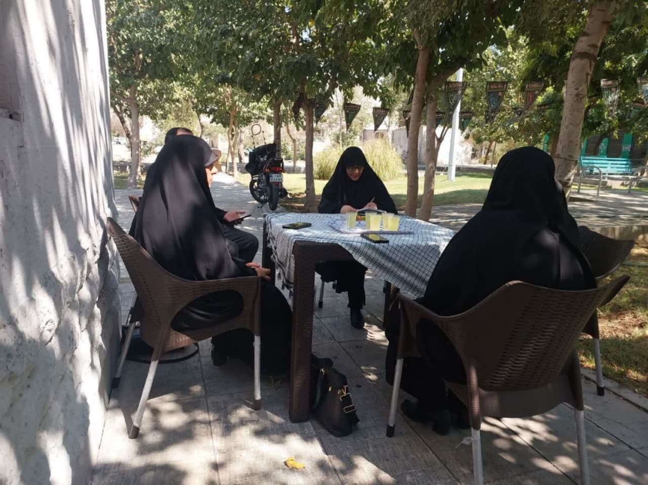 بازدید مسئول واحد خواهران بنیاد استان تهران از دفتر بنیاد در شهرری
