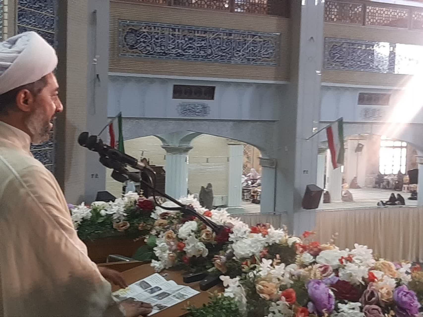 به مناسبت نهم ربیع الاول حجت الاسلام آقاجانی قبل از خطبه های نماز جمعه سخنرانی کرد