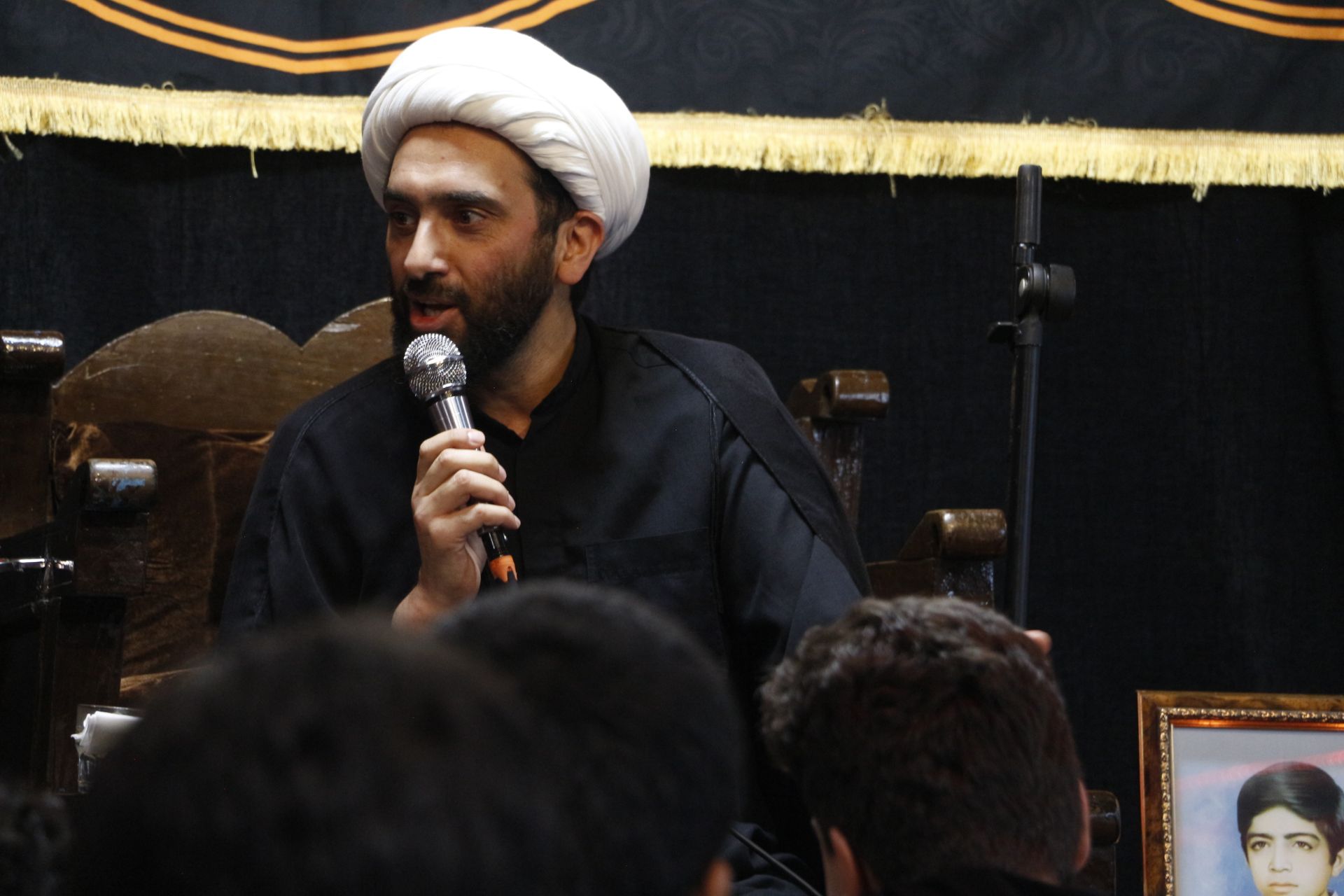 ایمان و یاری مؤمنان در کلام امام عسگری(ع)