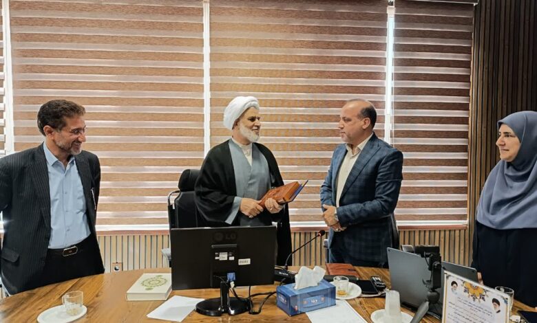 نشست هم اندیشی مدیر بنیاد کرمان با مدیر کل تعزیرات حکومتی استان