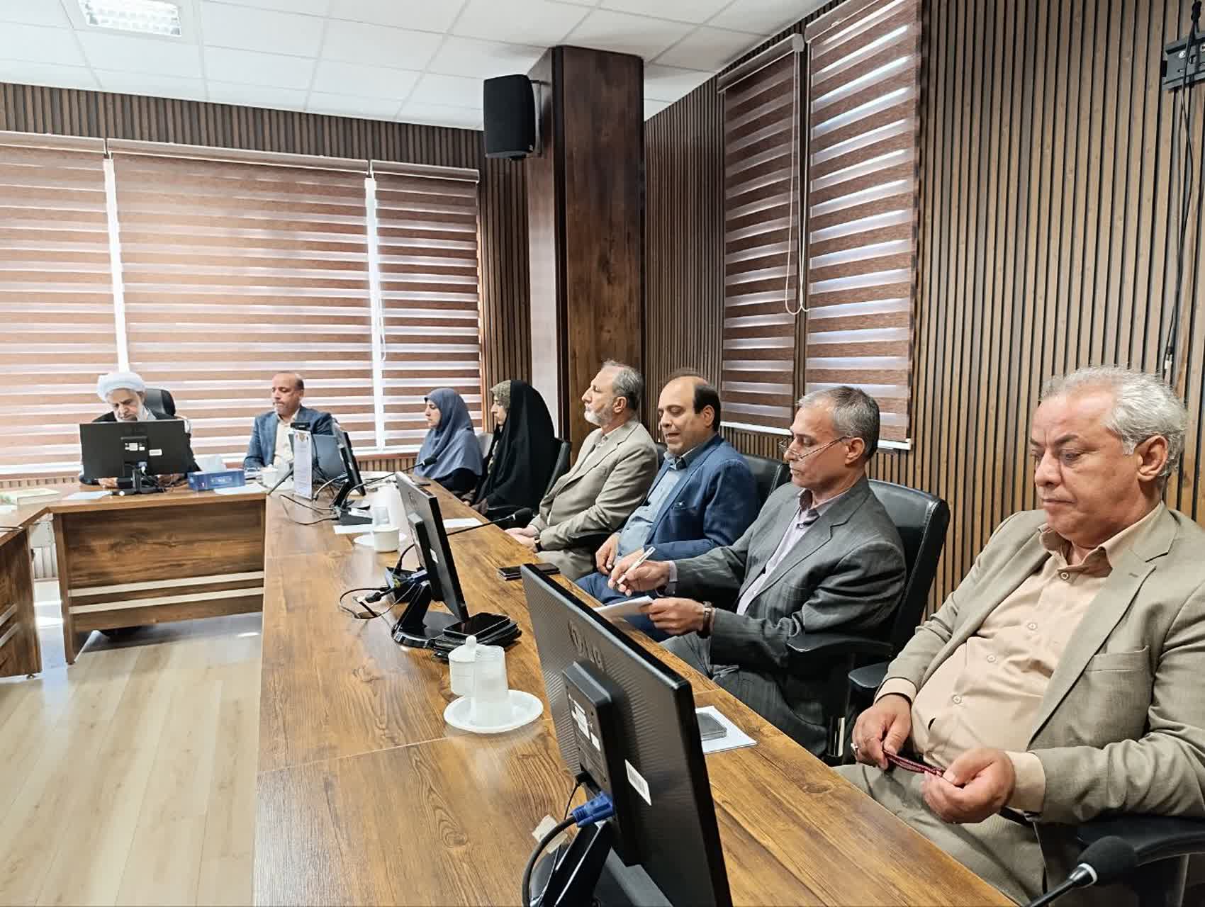 نشست هم اندیشی مدیر بنیاد کرمان با مدیر کل تعزیرات حکومتی استان