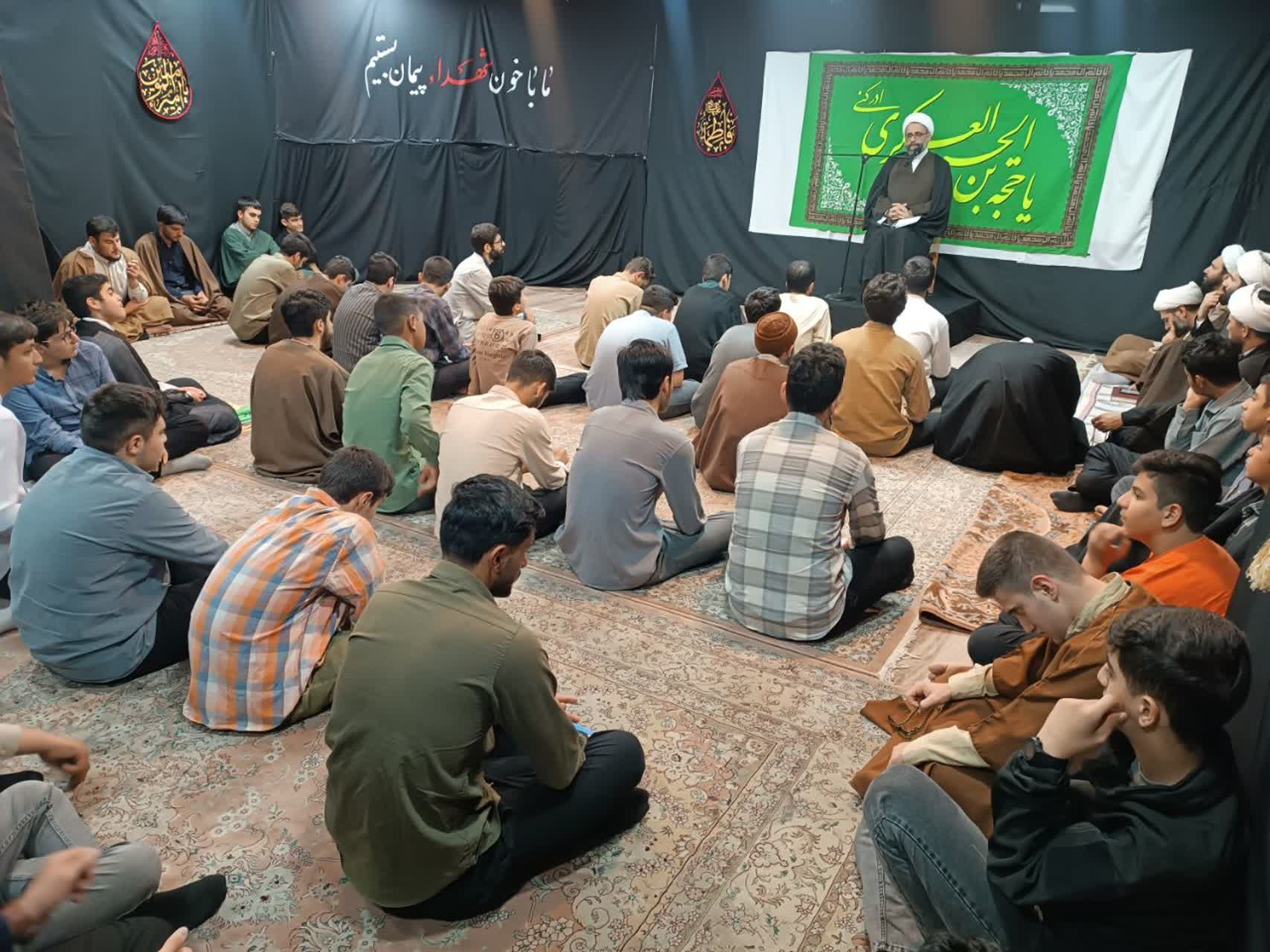ضرورت ترویج فرهنگ مهدویت با زبان و عمل