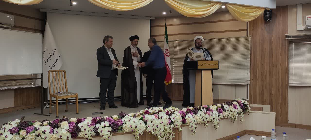 نشست فصلی دبیران اقامه نماز و مهدویت دستگاه های اجرایی استان همدان برگزار شد 