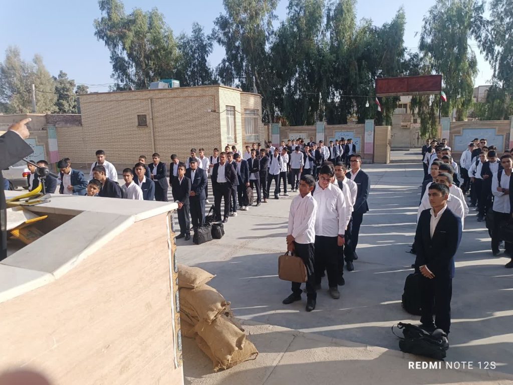 صبحگاه مهدوی در دبیرستان پسرانه نمونه حضرت مهدی(عج) زاهدان 
