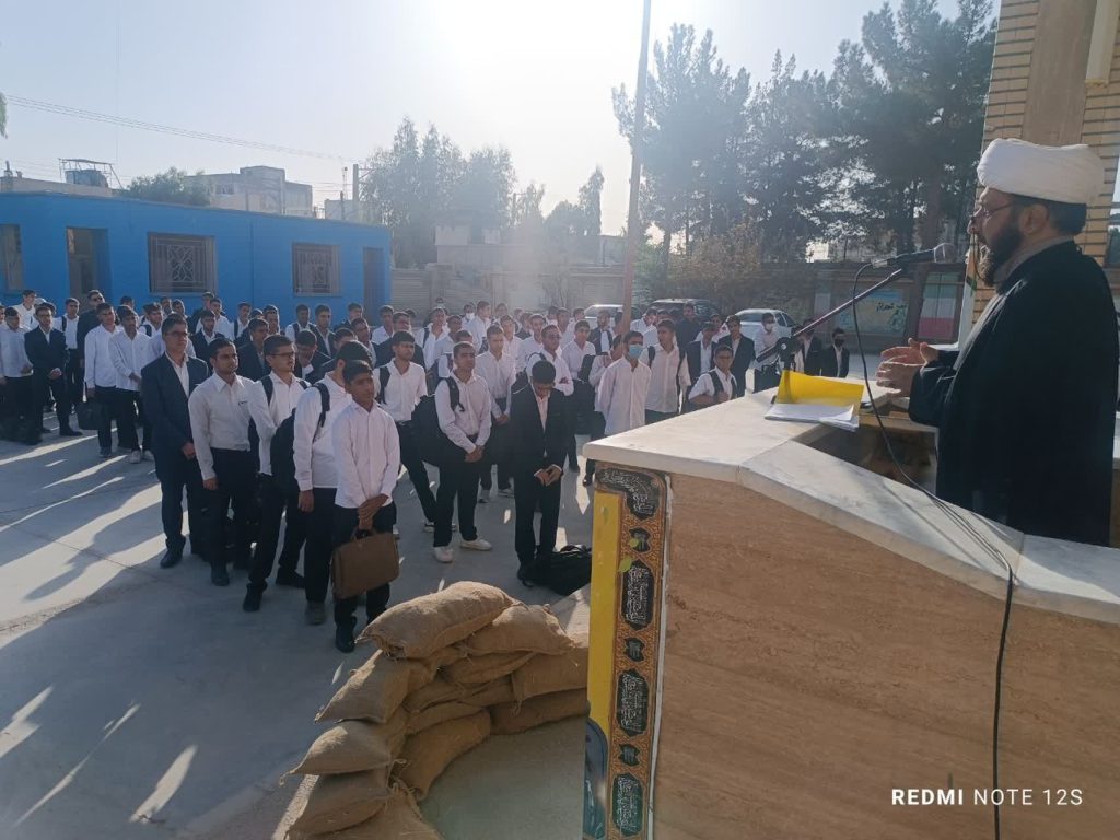 صبحگاه مهدوی در دبیرستان پسرانه نمونه حضرت مهدی(عج) زاهدان 