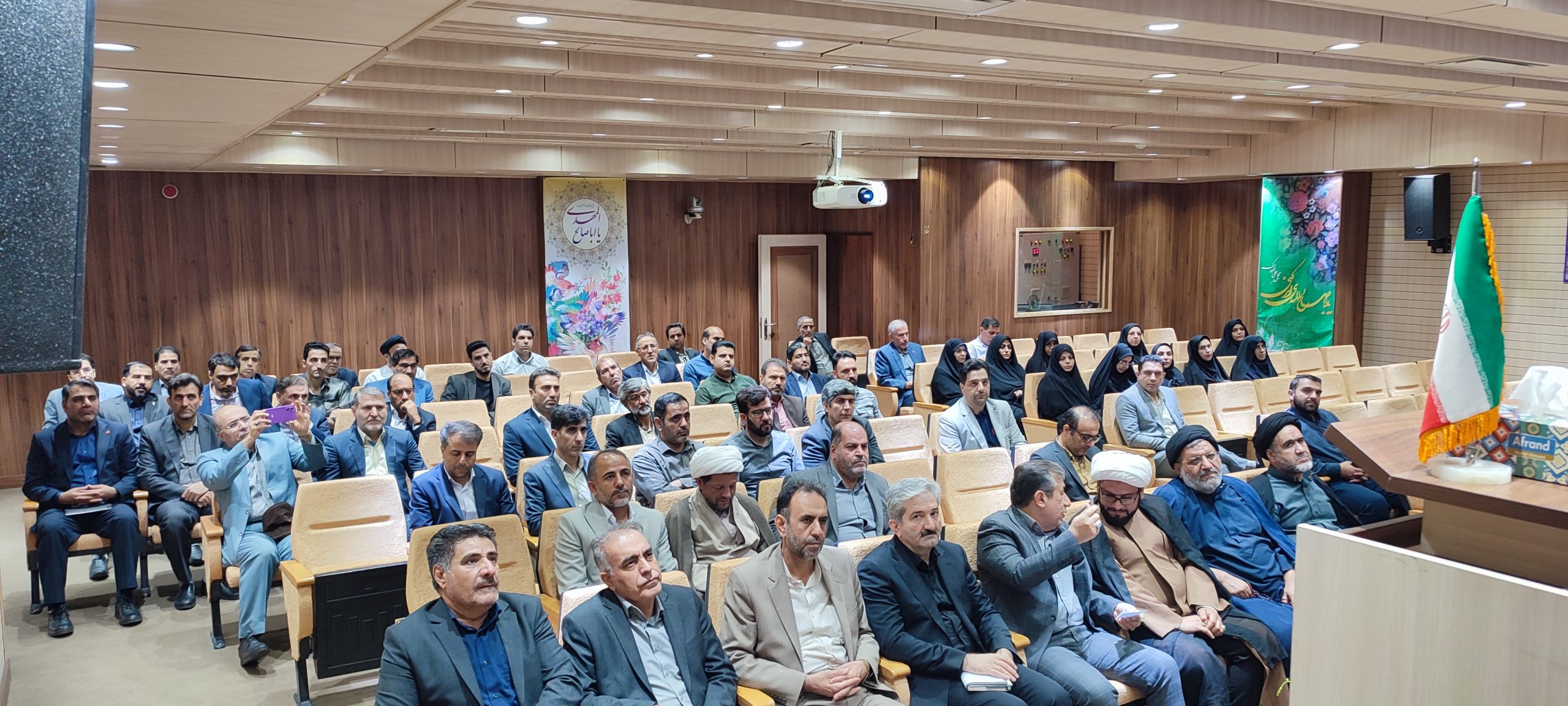 نشست شورای دبیران دستگاه‌های اجرایی لرستان با محوریت ترویج نماز و فرهنگ انتظار 
