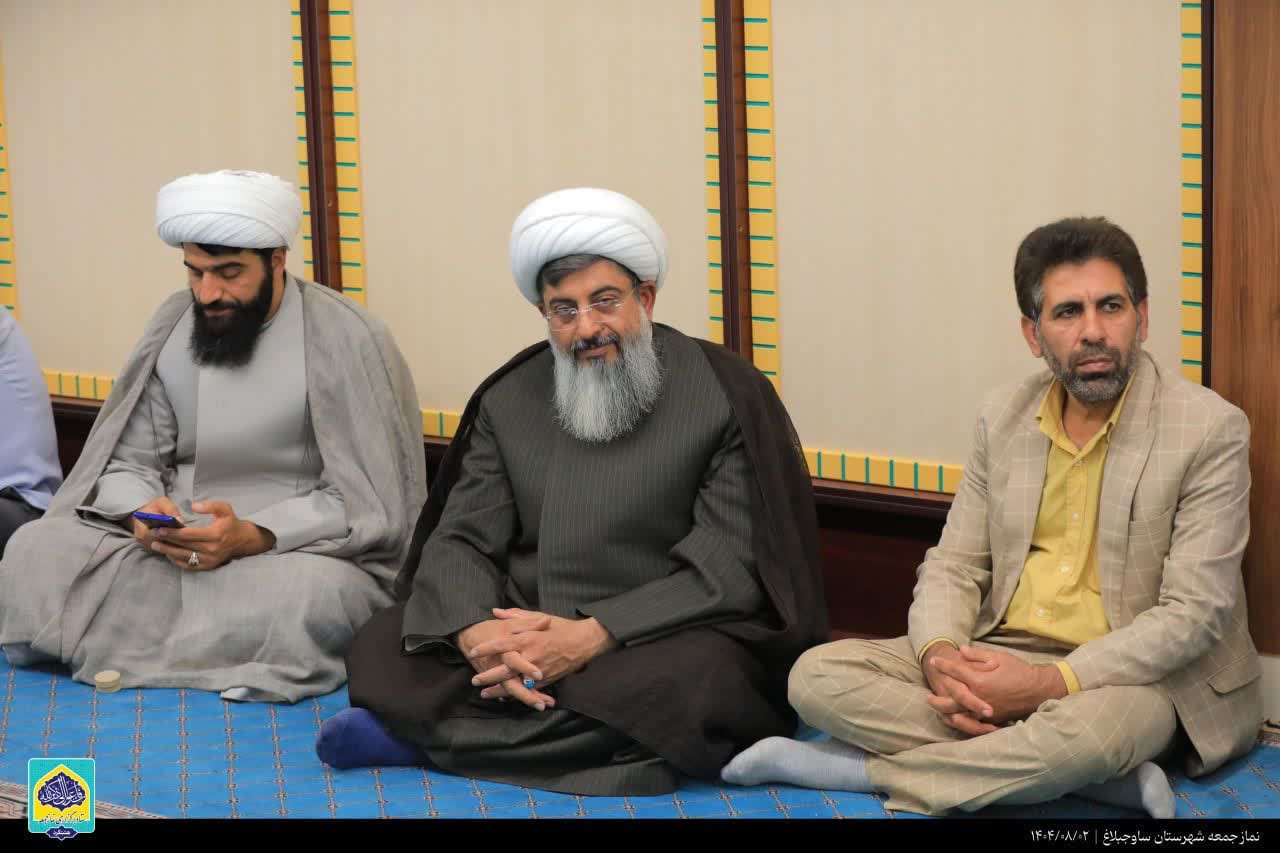 حجت الاسلام عسکری پیش از خطبه های نماز جمعه ساوجبلاغ سخنرانی کرد
