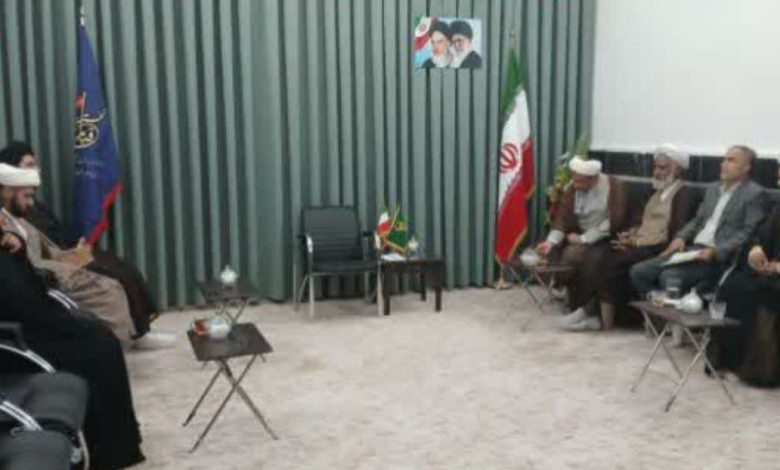 عوامل اجرایی بنیاد زابل با امام جمعه موقت شهرستان