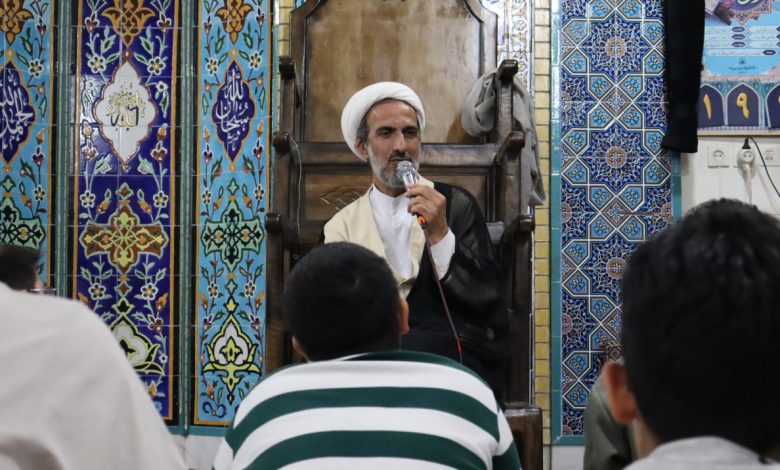 شهداء الگوی نسلی که به انتظار ایستاده اند