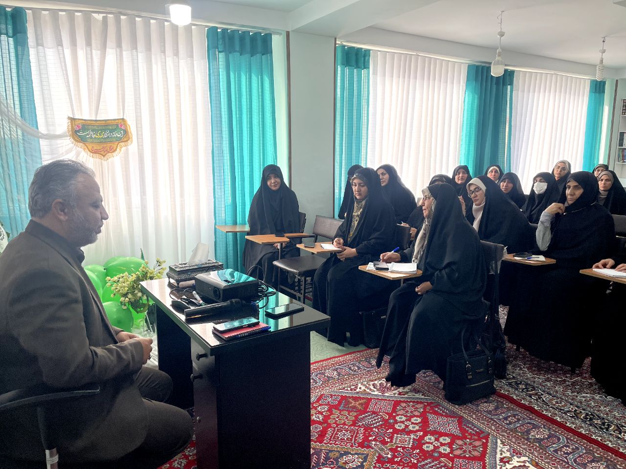 نشست صمیمی مربیان مهدوی با رئیس اداره قرآن و عترت اداره کل آموزش و پرورش استان البرز برگزار شد.