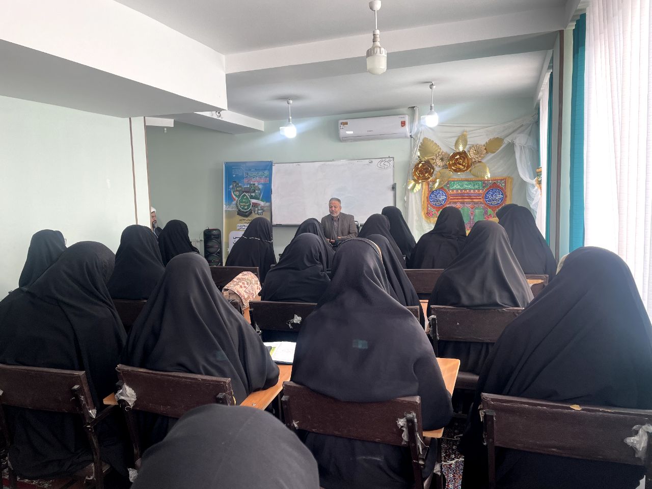 نشست صمیمی مربیان مهدوی با رئیس اداره قرآن و عترت اداره کل آموزش و پرورش استان البرز برگزار شد.