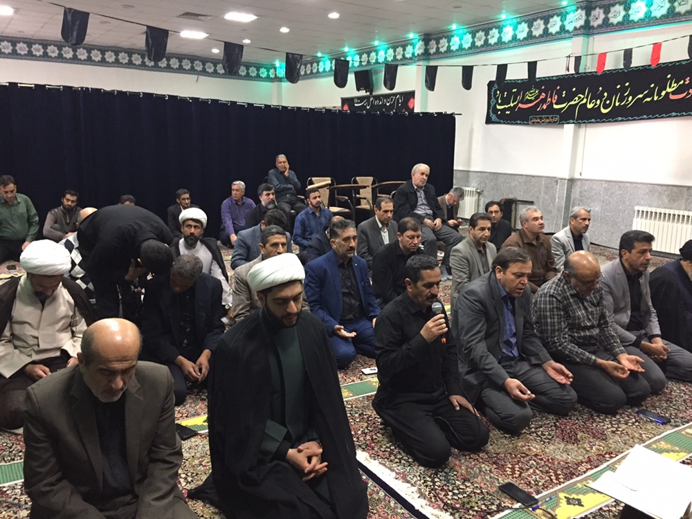 اقامه نماز جماعت ظهر و عصر در اداره جهاد کشاورزی به امامت مدیر بنیاد استان کرمان