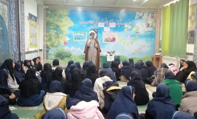 نشست پرسش و پاسخ با موضوع امام زمان(عج) و وظایف منتظران در مدرسه نمونه دولتی عفاف و حجاب یاسوج