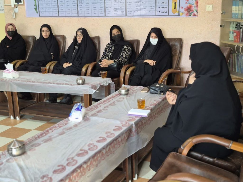 نشست سبک زندگی و تربیت نسل منتظر دبیرستان شاهد زاهدان