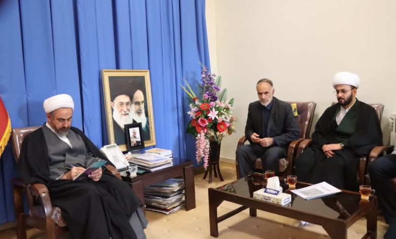 اعضای بنیاد مهدویت استان با نماینده ولی فقیه در ایلام دیدار و گفتگو کردند