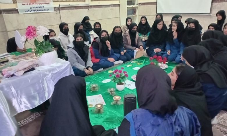 جلسات هفتگی با موضوع معارف مهدویت، ویژه دانشآموزان در یکی از مدارس شهرستان هرسین برگزار شد.
