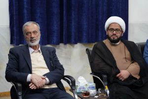 اهدای انگشتر متبرک رهبری توسط دکتر زرهانی به نماینده ولی فقیه در لرستان