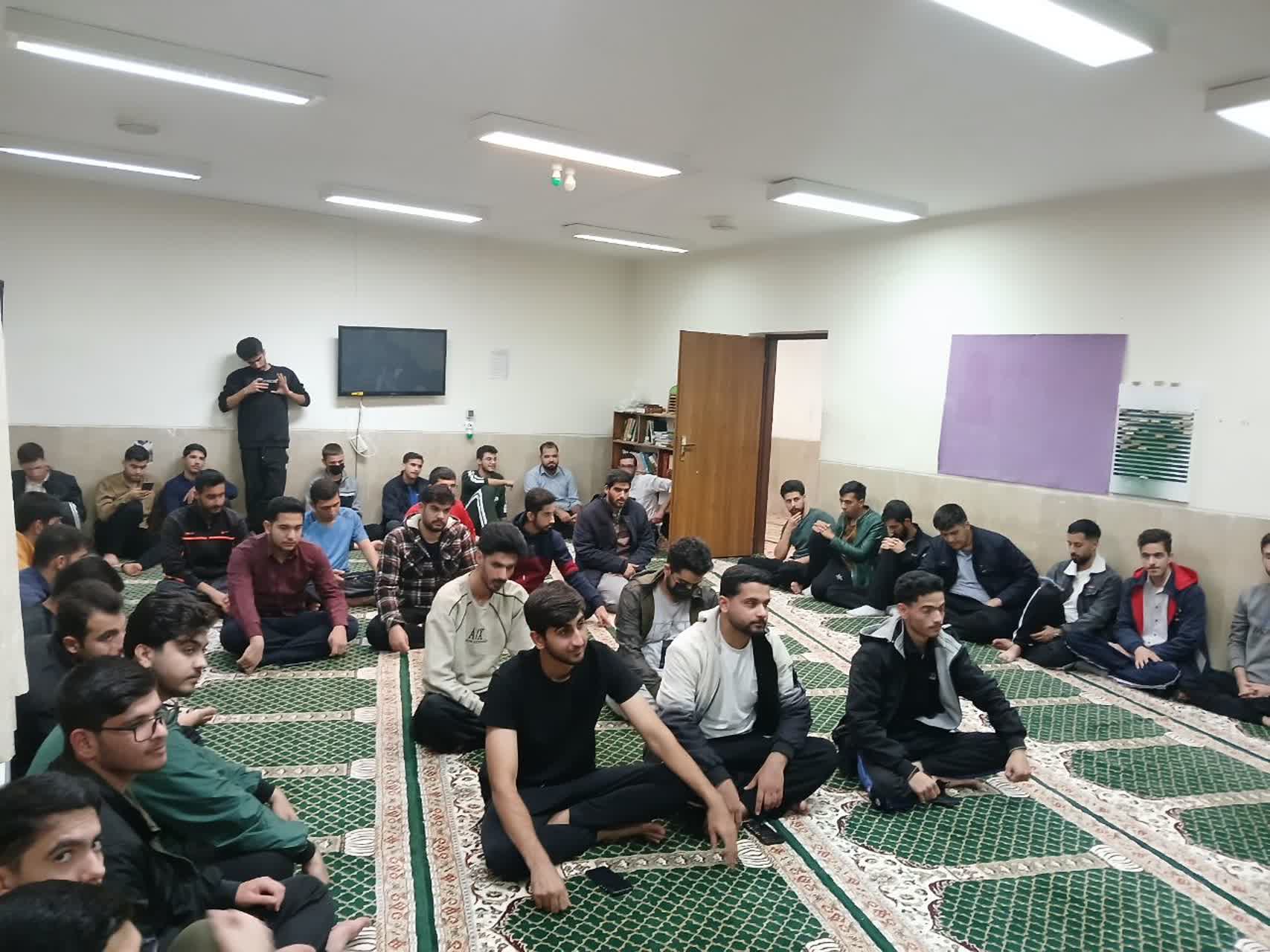 کارگاه آموزشی معارف مهدویت با حضور دانشجومعلمان در الیگودرز