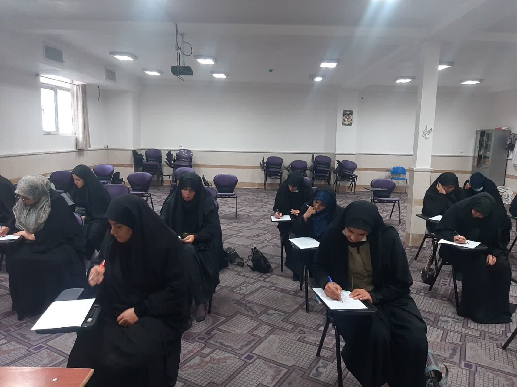 برگزاری آزمون کتبی دوره تربیت مربی مهدوی کودک در خرمآباد